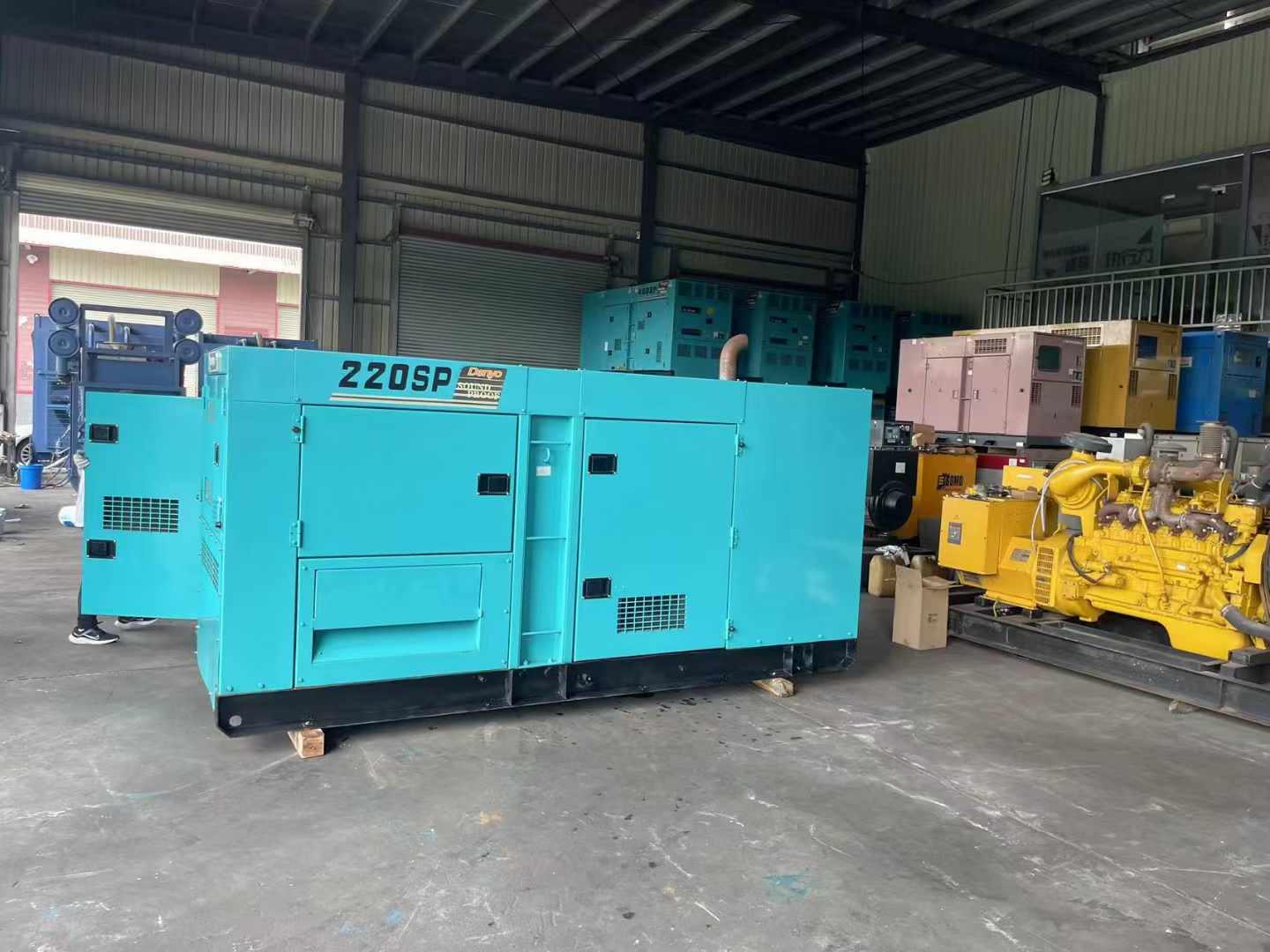 南澳柴油发电机组长期不间断运行时，如何监控其温度和压力？