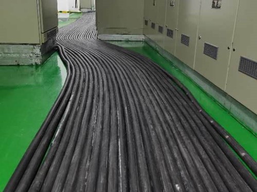 南澳如何根据理论计算公式计算温度对特定电压测量结果的影响？